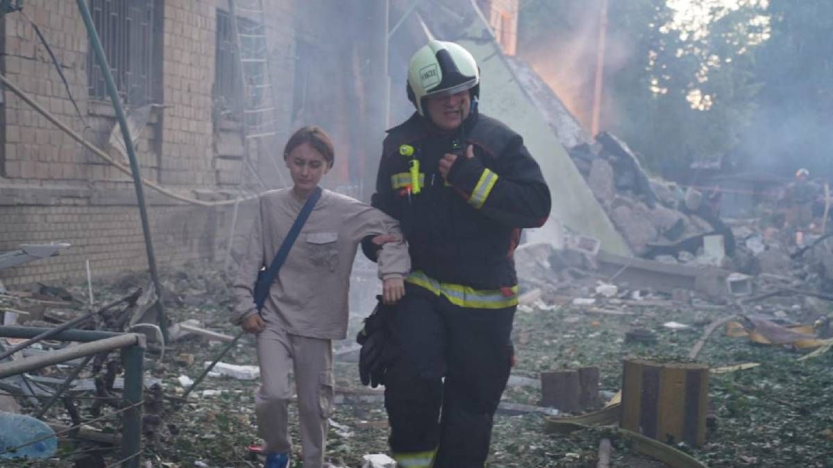 Враг разрушил пятиэтажку в Киеве Враг разрушил пятиэтажку в Киеве