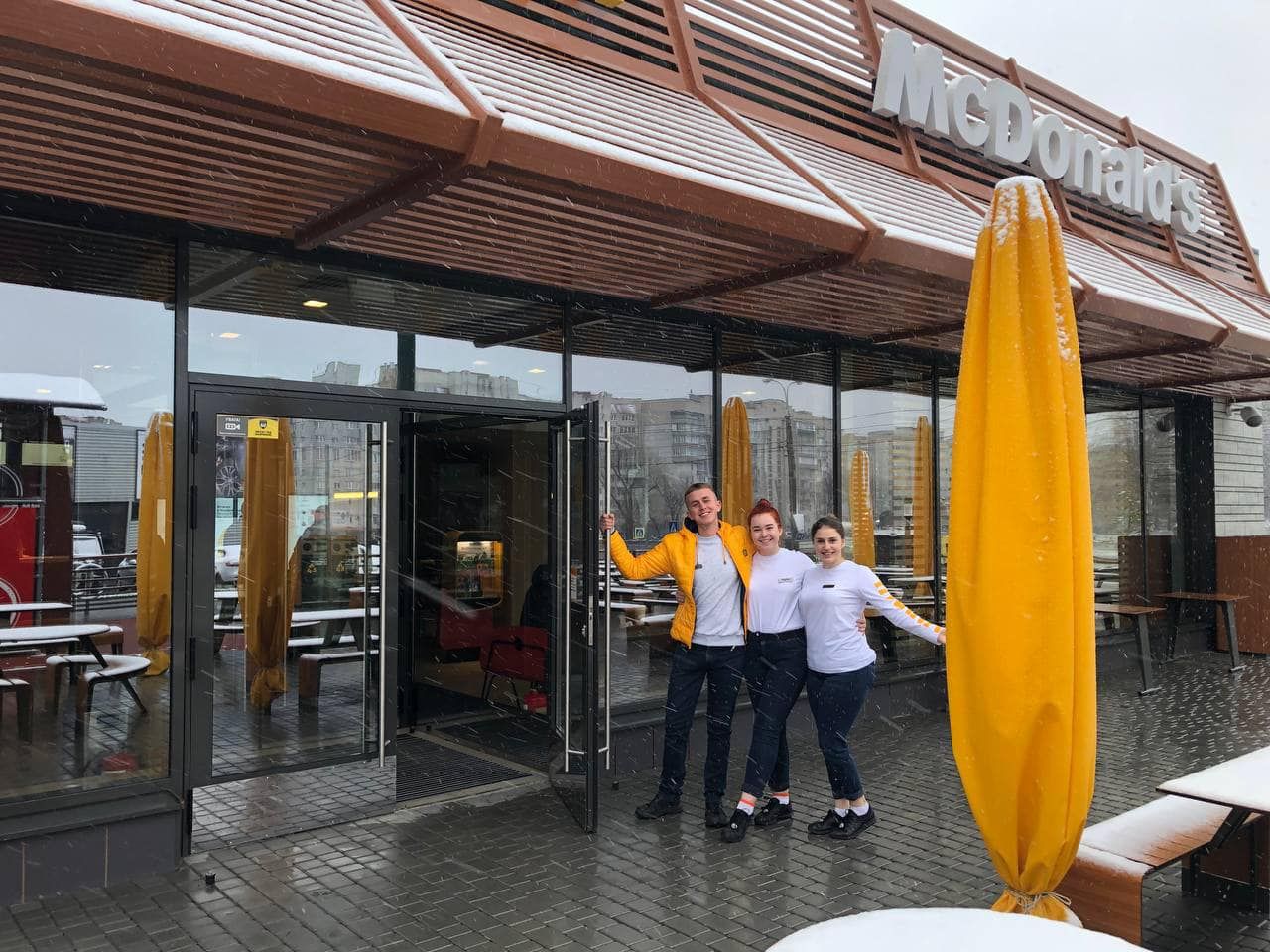 McDonald’s в Україні починає працевлаштовувати підлітків з 16 років - Бізнес McDonald’s в Україні починає працевлаштовувати підлітків з 16 років - Бізнес