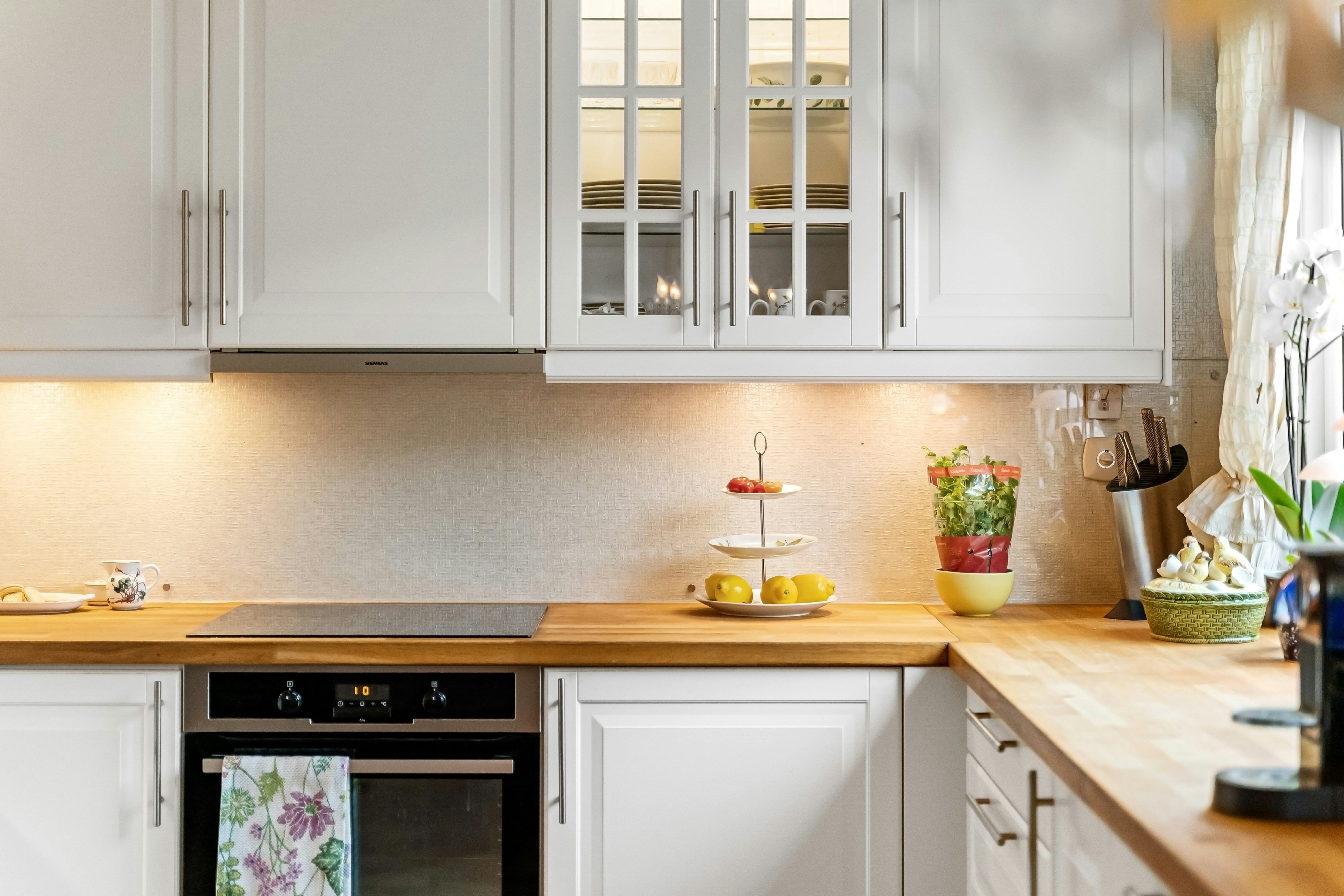 Зачем ставят доводчики на шкафах Зачем ставят доводчики на шкафах