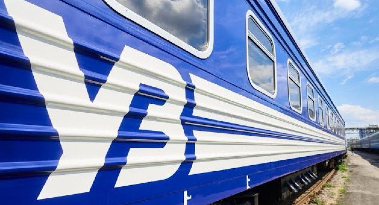 Поврежден поезд Одесса - Запорожье Поврежден поезд Одесса - Запорожье