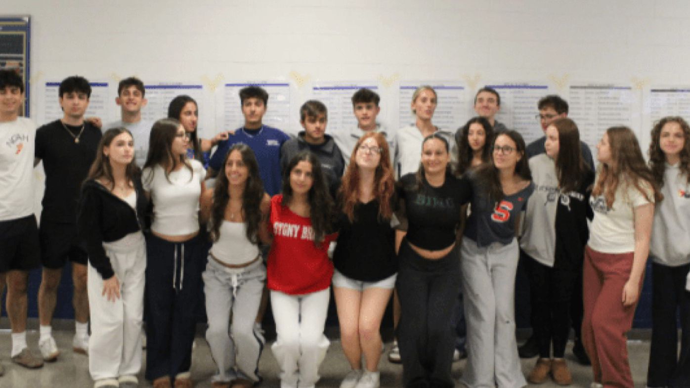 В одной из школ США выпустились сразу 15 пар близнецов В одной из школ США выпустились сразу 15 пар близнецов