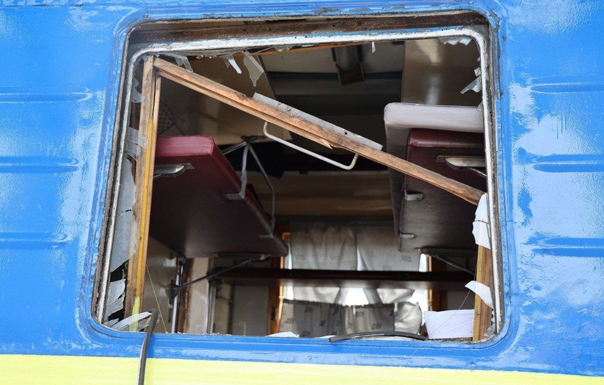 Движение поездов во время обстрелов - можно ли остановить - что говорят в Укрзализныце - 24 Канал