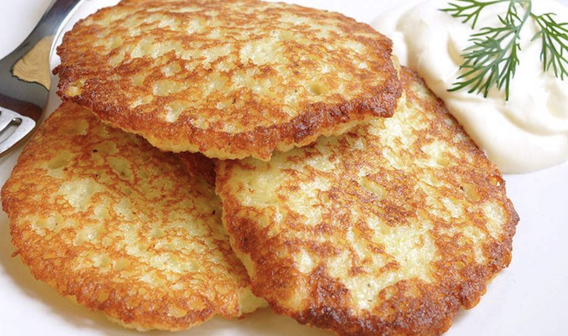 Как натирать картофель на драники, чтобы он не потемнел Как натирать картофель на драники, чтобы он не потемнел