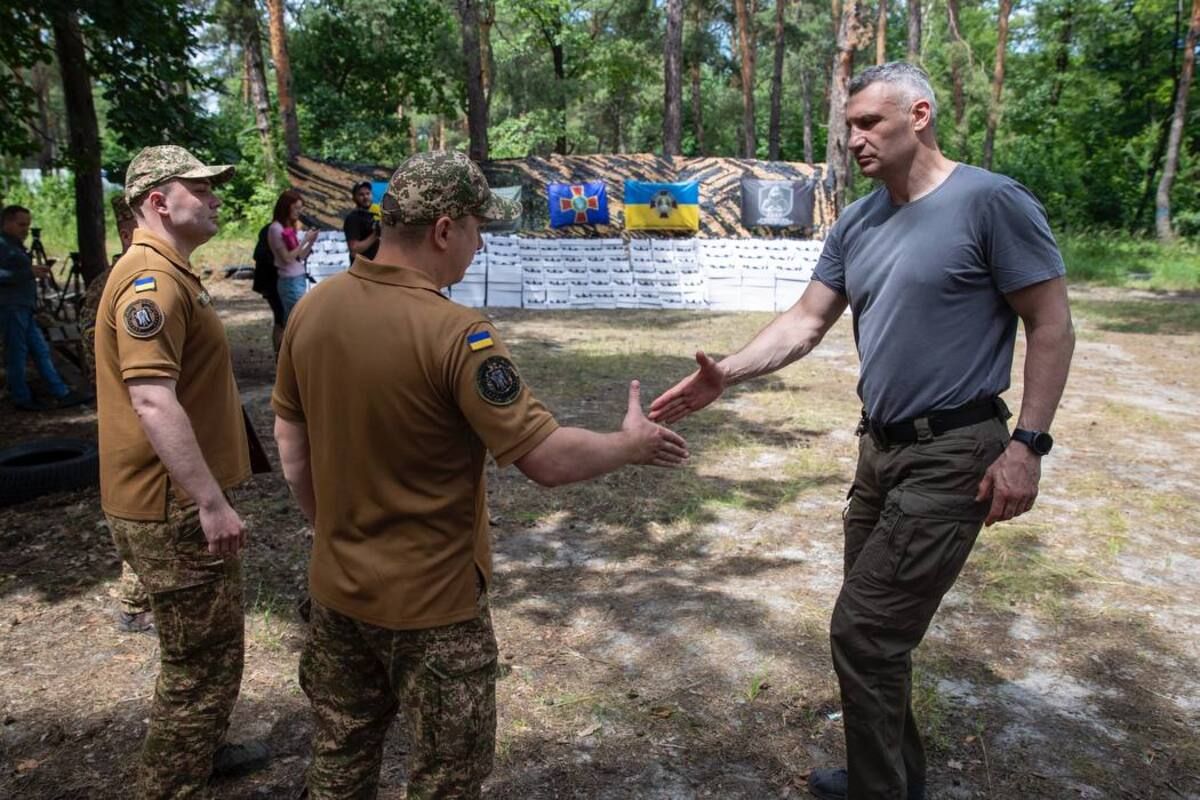 Дві бригади Нацгвардії отримали 1700 БпЛА від киян, – Кличко Дві бригади Нацгвардії отримали 1700 БпЛА від киян, – Кличко