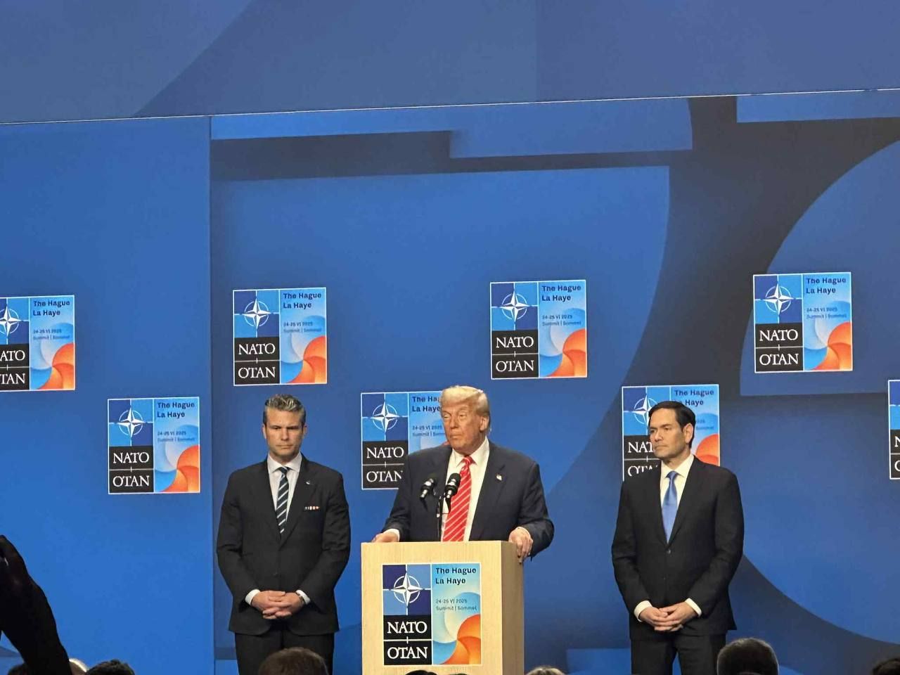 Зустріч Трампа і Зеленського під час самміту НАТО 2025 Зустріч Трампа і Зеленського під час самміту НАТО 2025