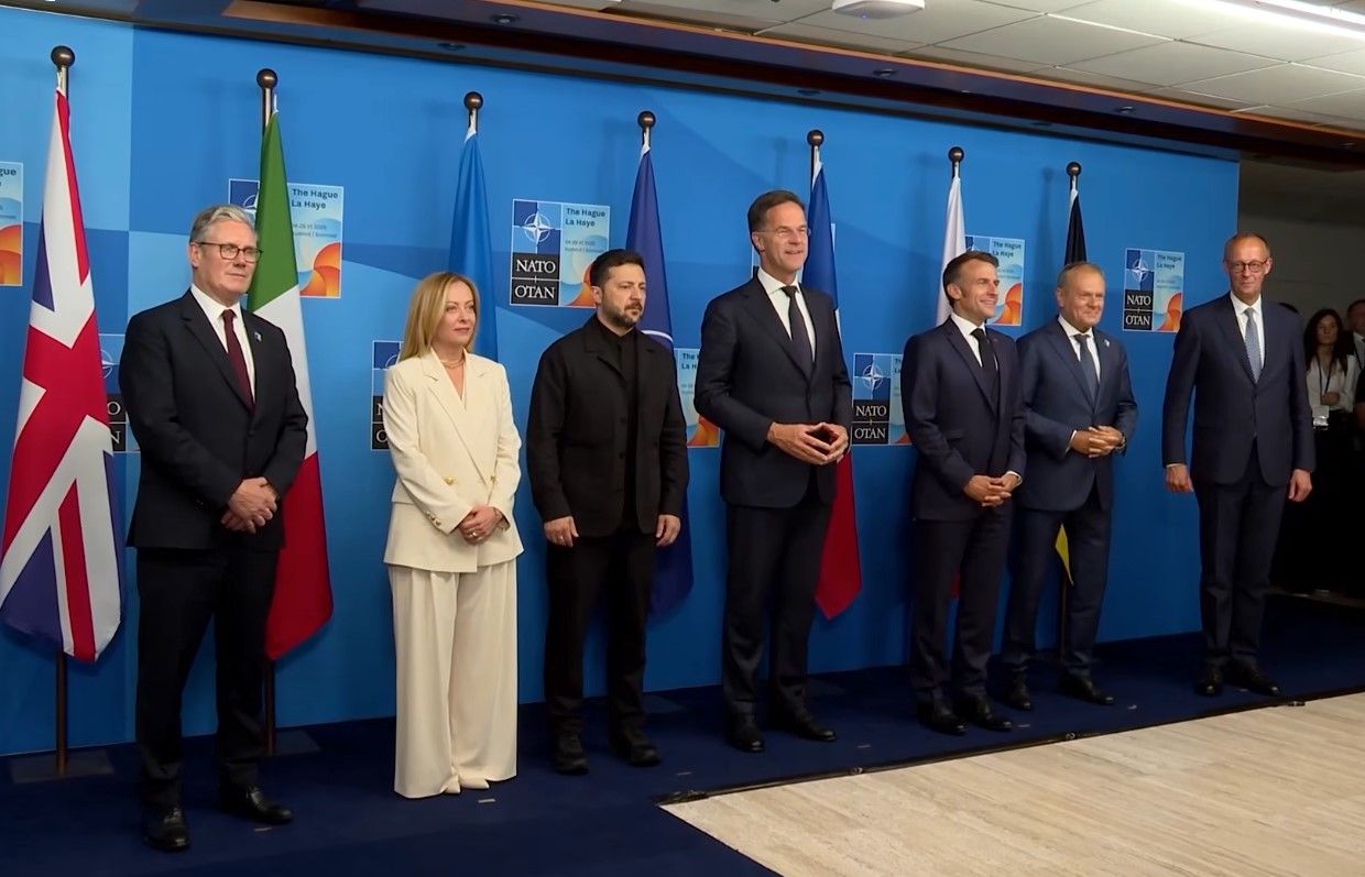 Президент України Зеленський з представниками країн-членів НАТО Президент України Зеленський з представниками країн-членів НАТО