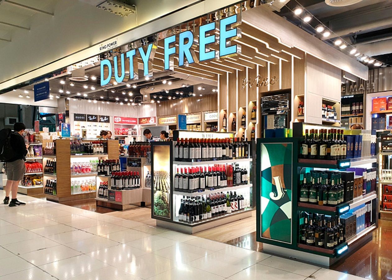 Тільки з паспортом: уряд змінив правила роботи duty-free в Україні - Бізнес Тільки з паспортом: уряд змінив правила роботи duty-free в Україні - Бізнес