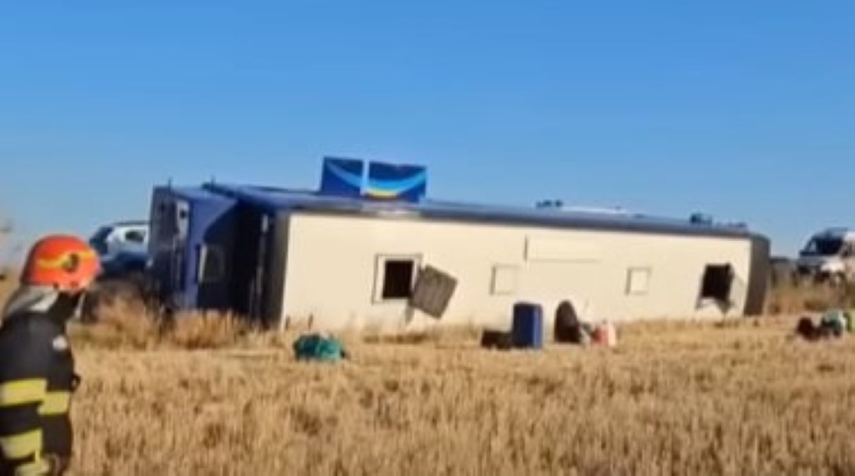 В Румынии перевернулся автобус с 55 украинцами, среди них были дети В Румынии перевернулся автобус с 55 украинцами, среди них были дети