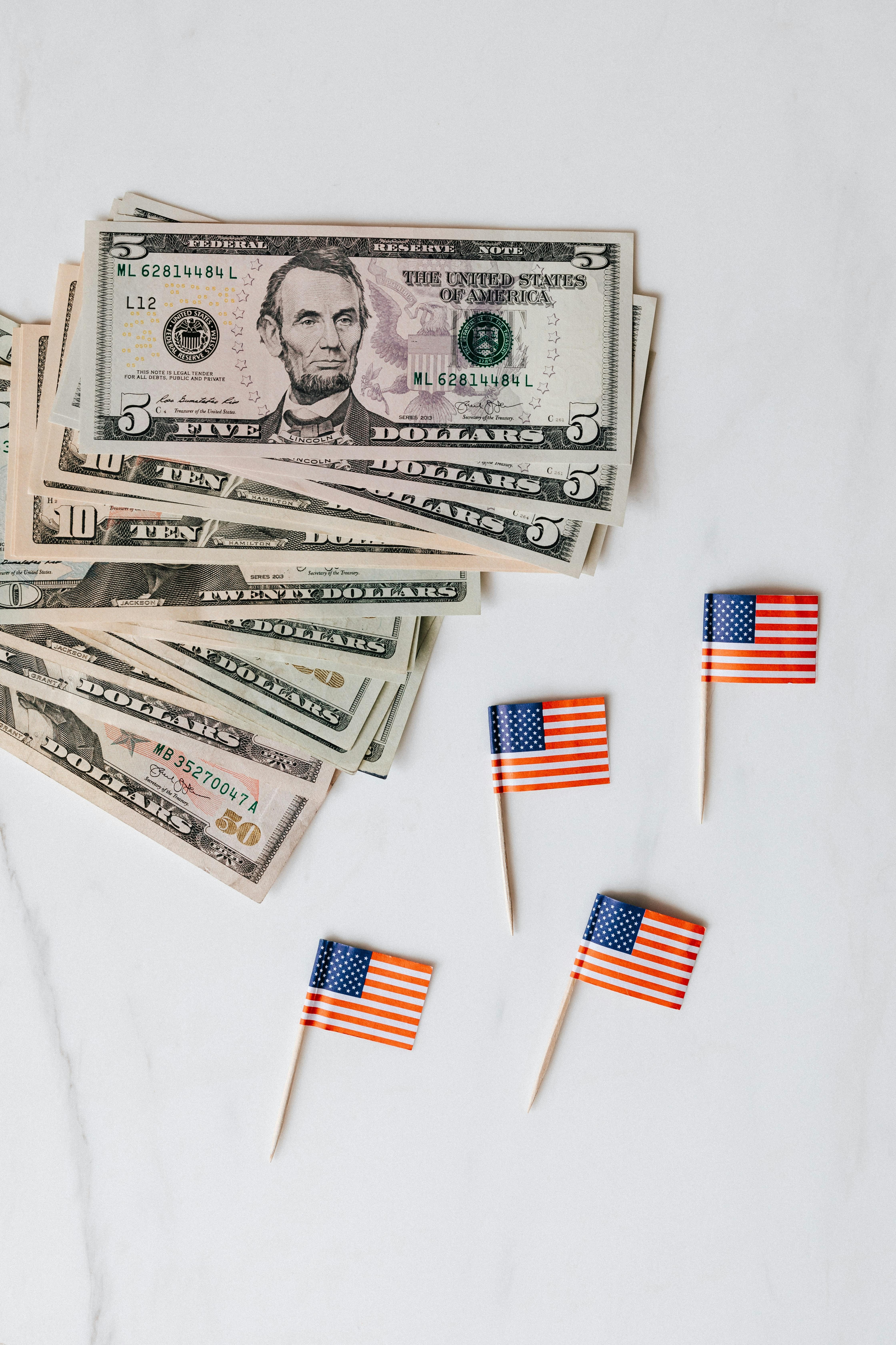 Ціна долара у липні 2025 - за скільки можна буде купити 100 доларів Ціна долара у липні 2025 - за скільки можна буде купити 100 доларів