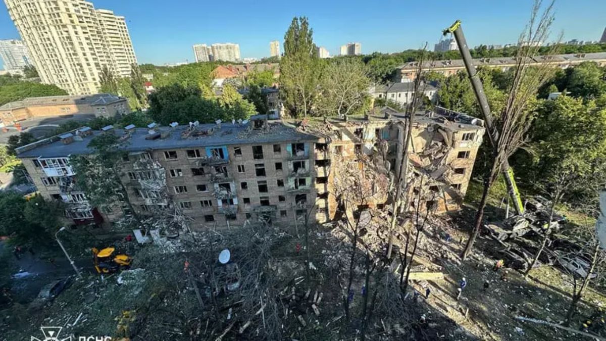 Пошкоджений будинок унаслідок російської атаки Пошкоджений будинок унаслідок російської атаки