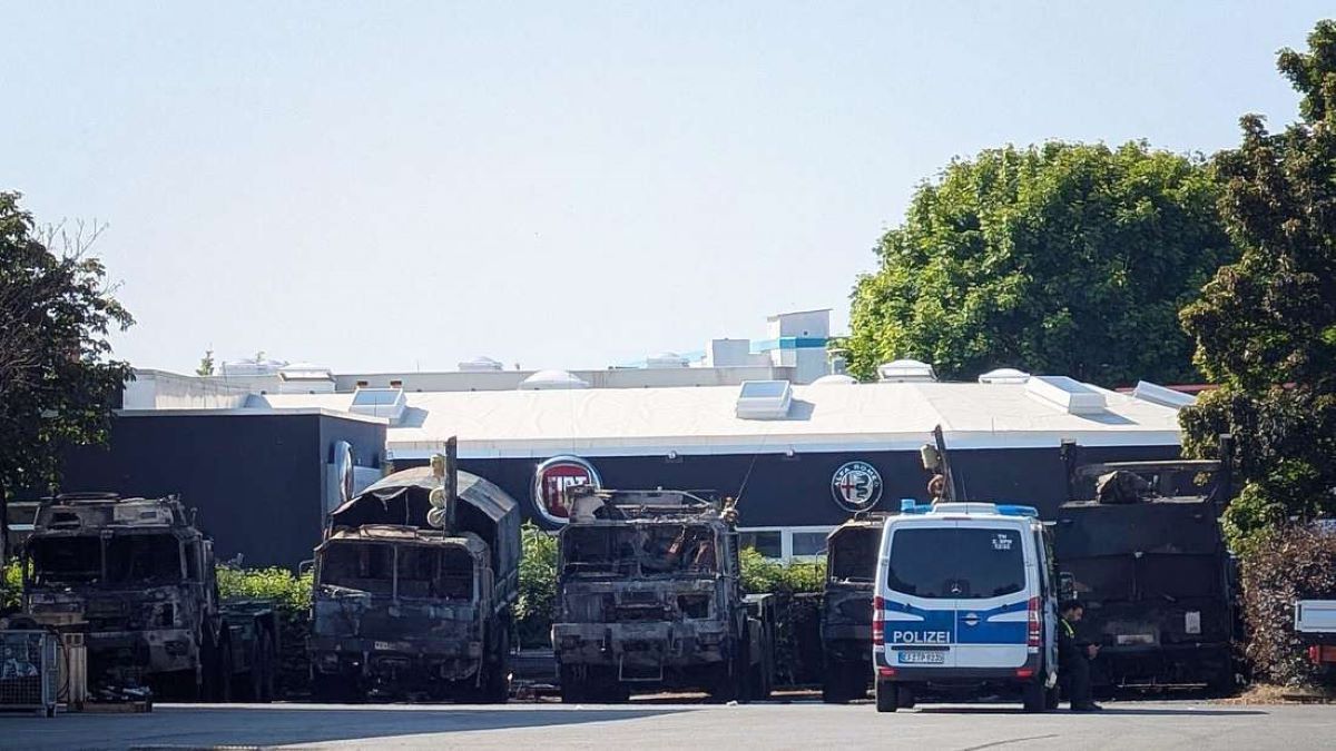 Згорілі вантажівки Згорілі вантажівки