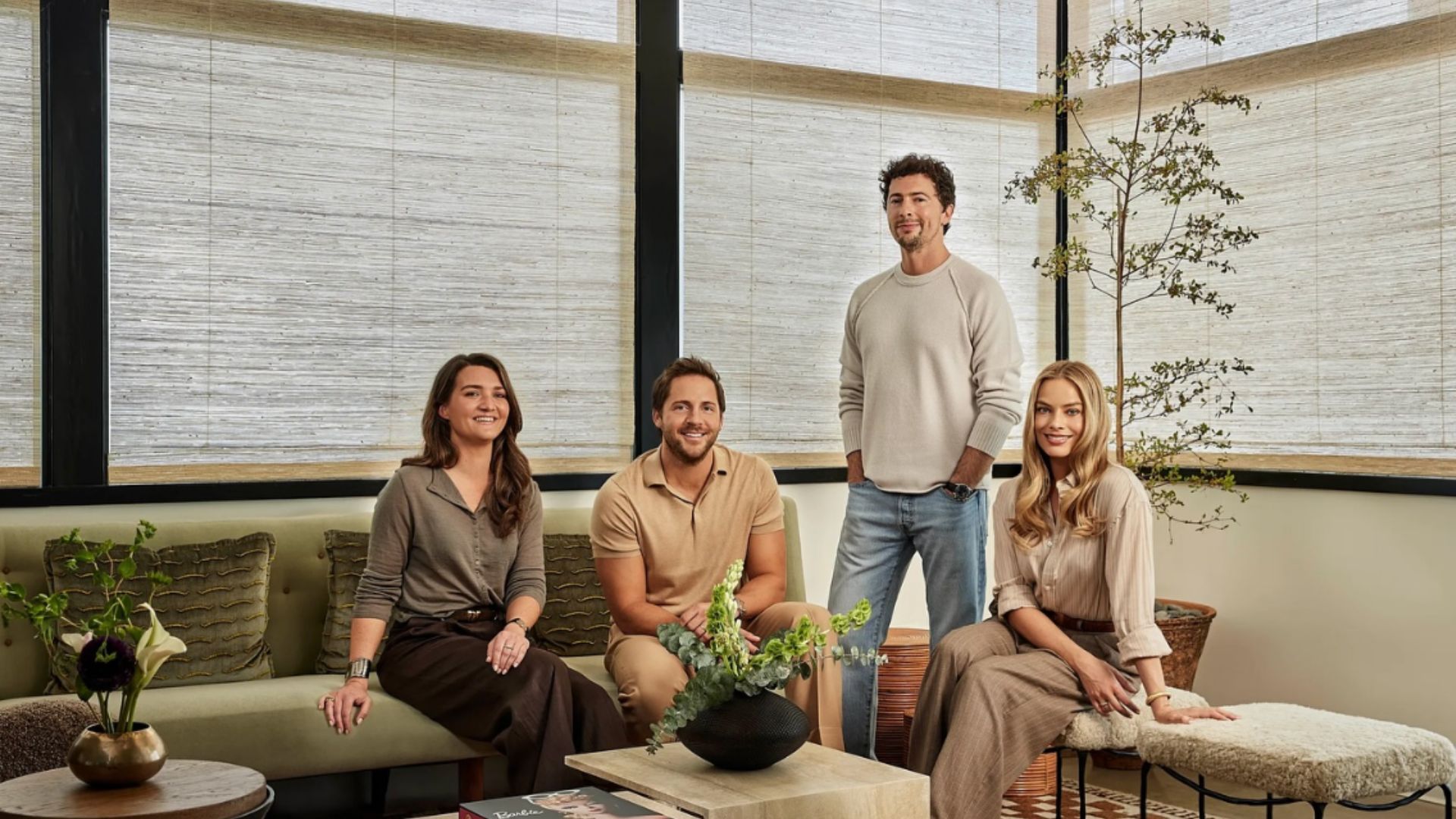 Возрождает "старомодную" цветовую палитру: как Марго Робби создала роскошный офис - Дизайн 24