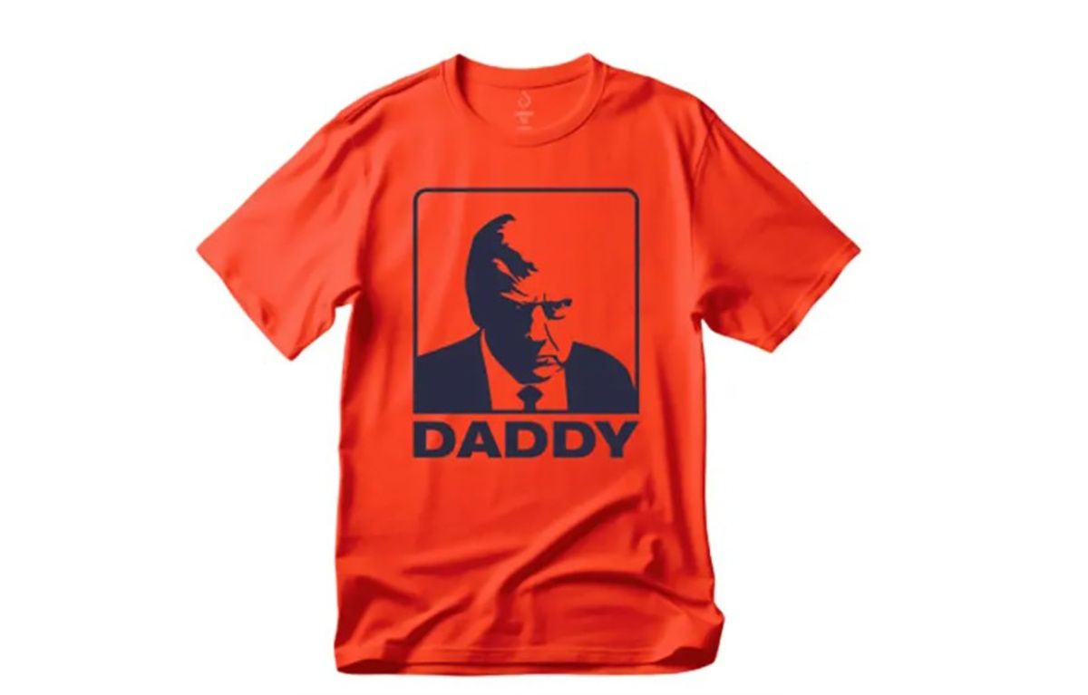 Трамп запустил мерч футболок с надписью Папочка Трамп запустил мерч футболок с надписью Папочка