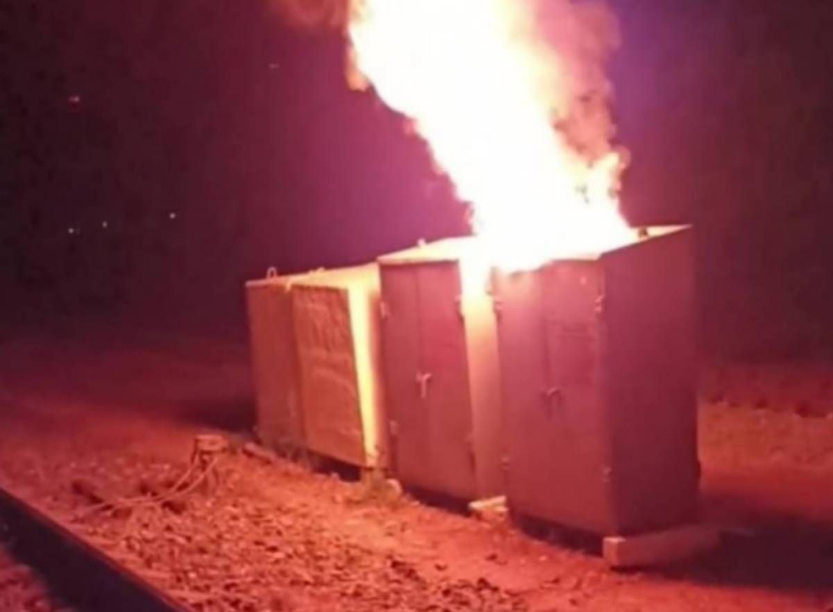 В Ясиноватой сожгли релейный шкаф