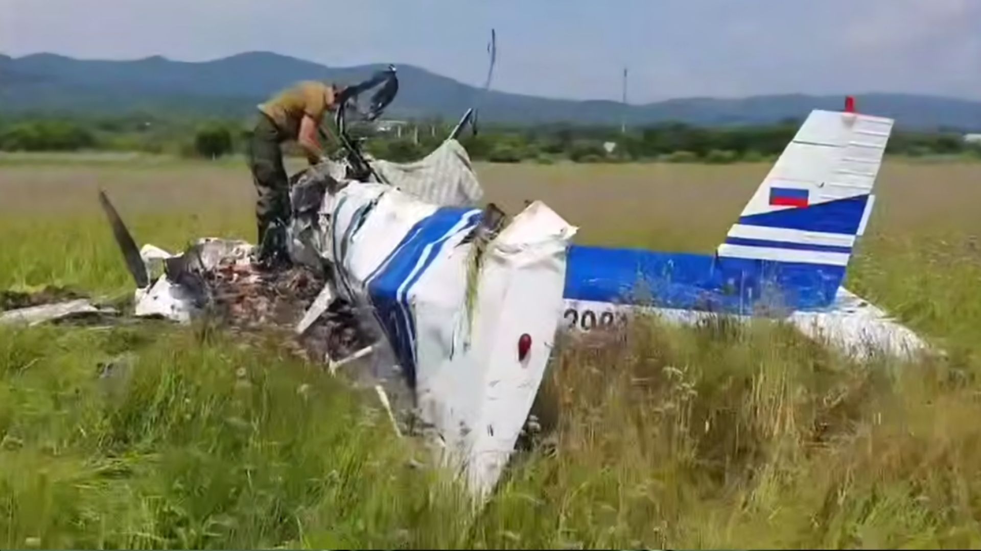 Залишки розбитого літака Залишки розбитого літака