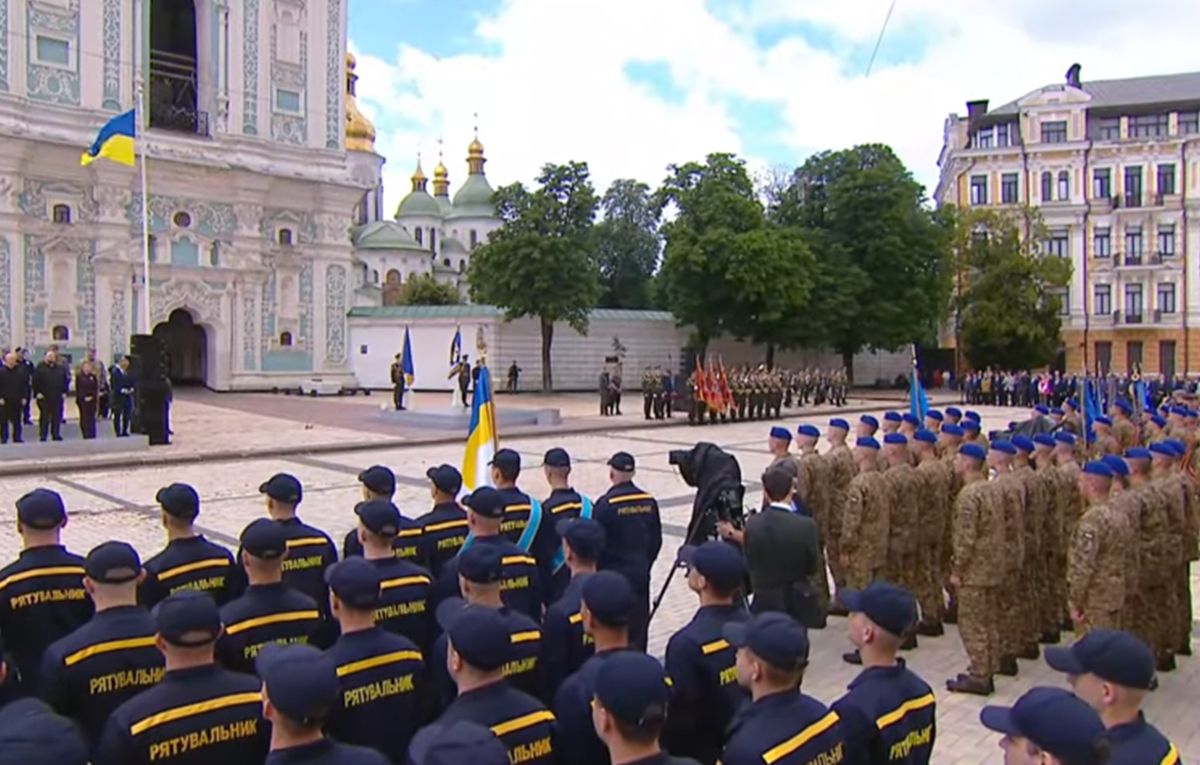 День Конституції - Зеленський виступає з промовою - відео - новини України - 24 Канал День Конституції - Зеленський виступає з промовою - відео - новини України - 24 Канал
