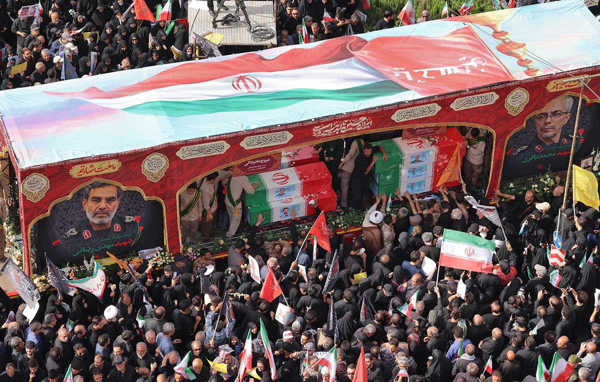 В Иране похоронили Салами и Багери, которых убил Израиль - видео - Геополитика В Иране похоронили Салами и Багери, которых убил Израиль - видео - Геополитика