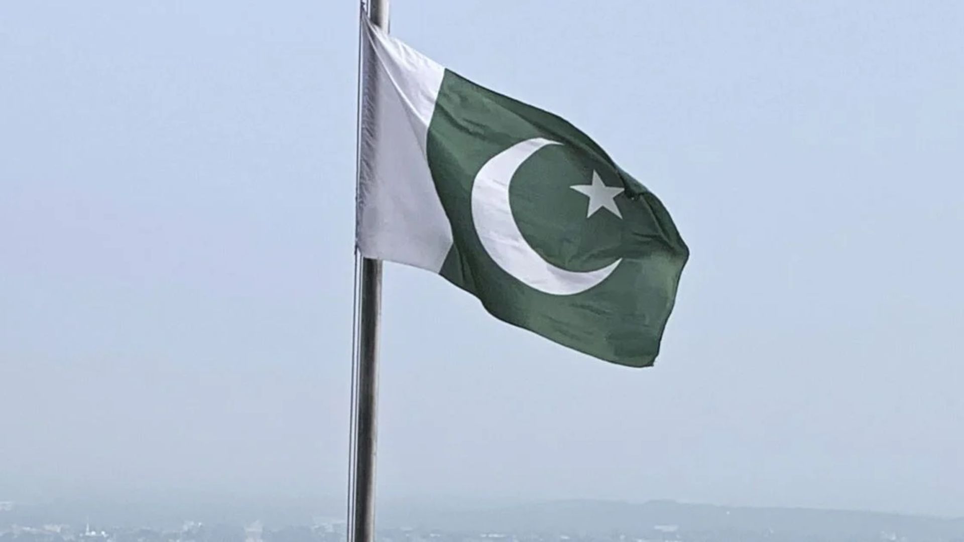 Смертник атаковал военных в Пакистане Смертник атаковал военных в Пакистане