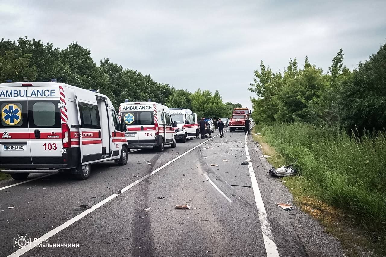 В жутком ДТП в Хмельницкой области погиб ребенок В жутком ДТП в Хмельницкой области погиб ребенок