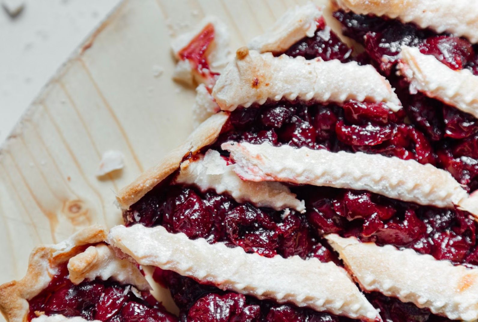 Рыхлый сезонный пирог с вишней Рыхлый сезонный пирог с вишней