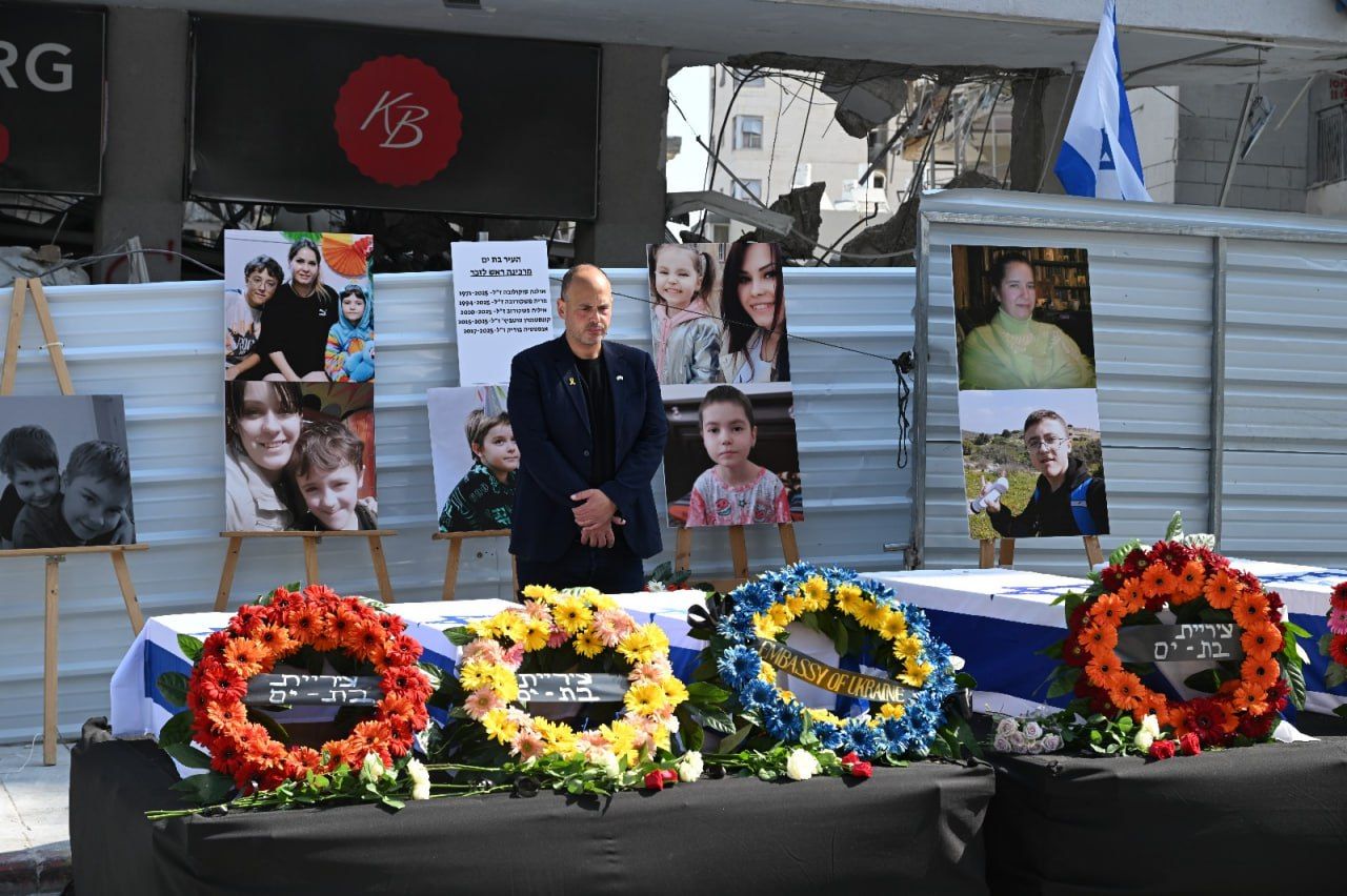 В Израиле попрощались с украинцами, которые погибли во время иранского обстрела - 24 Канал В Израиле попрощались с украинцами, которые погибли во время иранского обстрела - 24 Канал