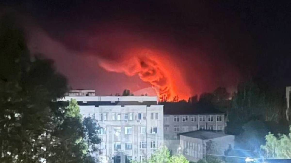 Украина атаковала оккупантов в Луганске Украина атаковала оккупантов в Луганске