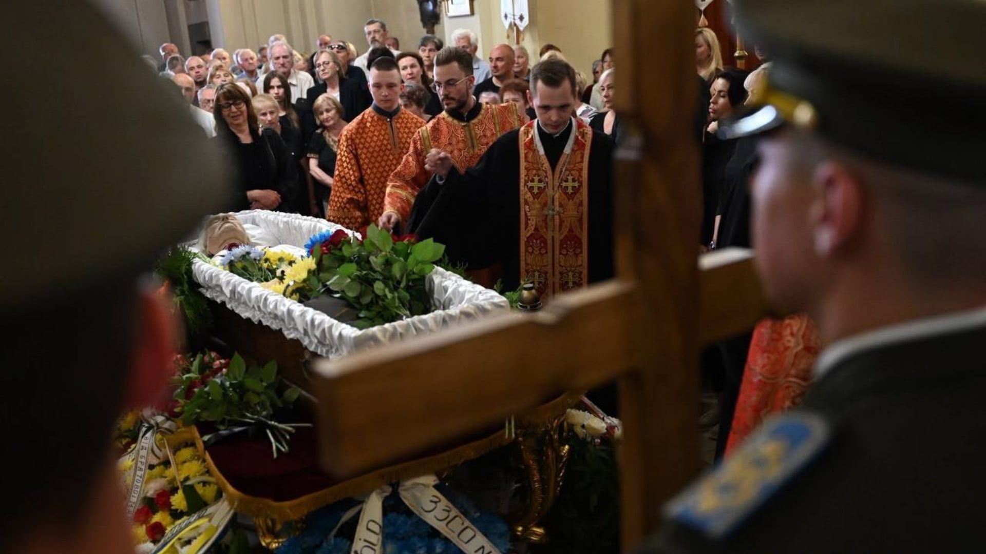 Во Львове началось прощание с Игорем Калинцом