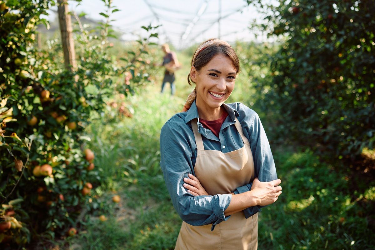 Дівчина в саду Дівчина в саду
