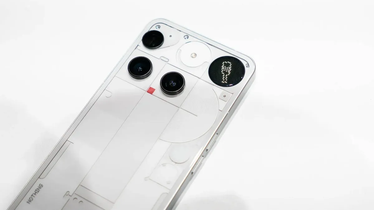 Игра Spin the Bottle будет отображаться прямо на Glyph Matrix Игра Spin the Bottle будет отображаться прямо на Glyph Matrix