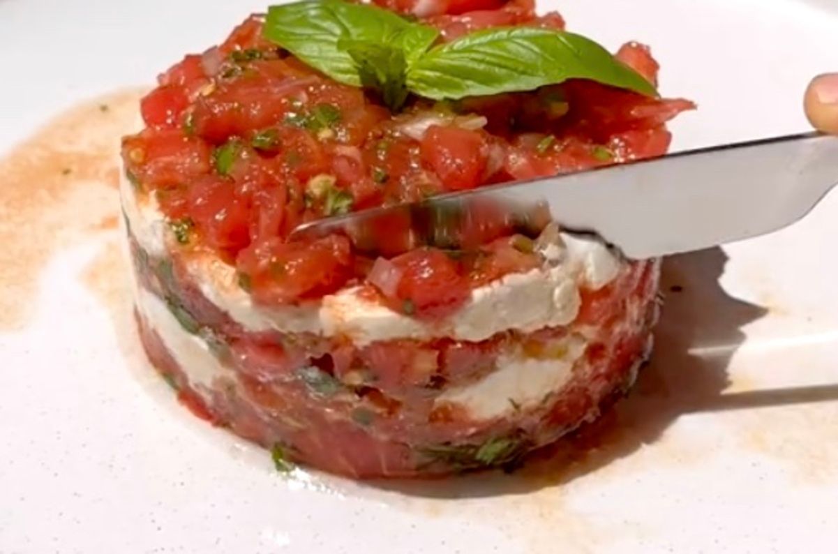 Тартар із томатами й буратою