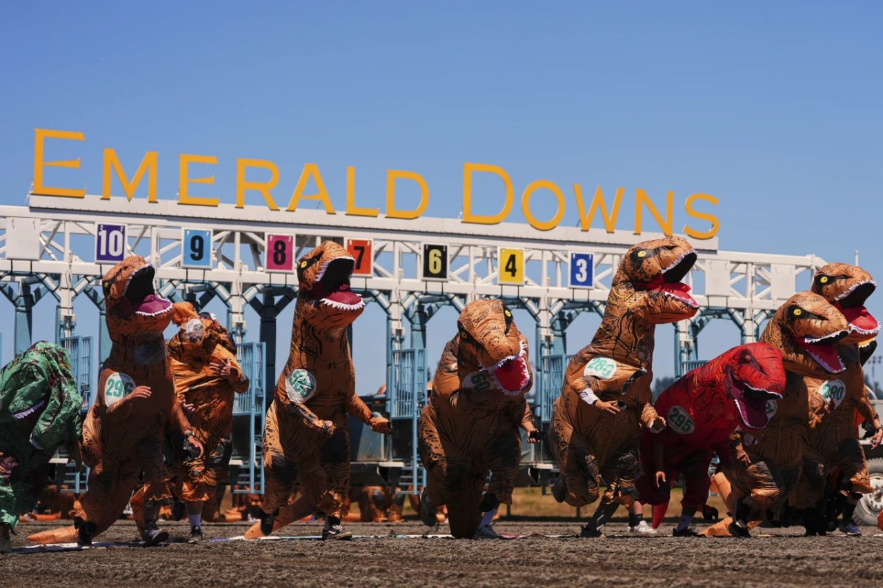 "Чемпионат мира по бегу T-Rex" в США "Чемпионат мира по бегу T-Rex" в США