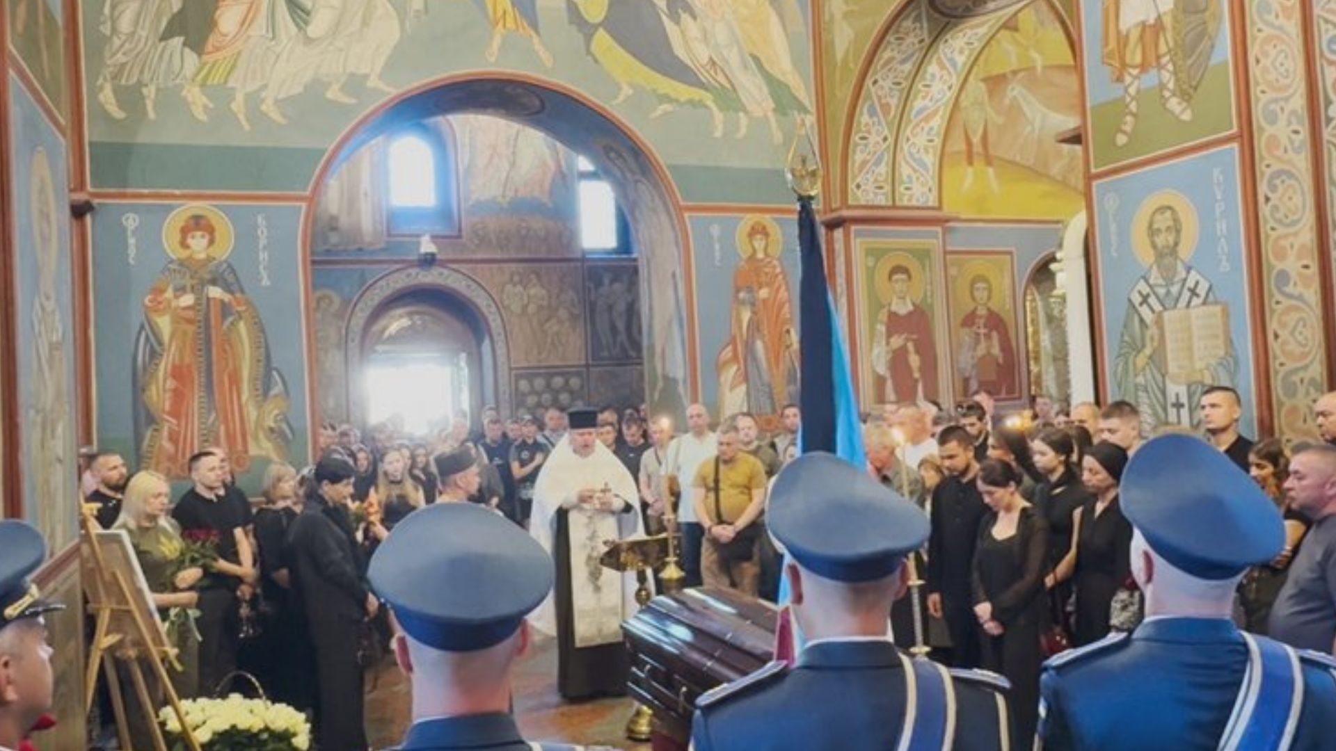 У Києві попрощались з пілотом Героєм України Максимом Устименком У Києві попрощались з пілотом Героєм України Максимом Устименком