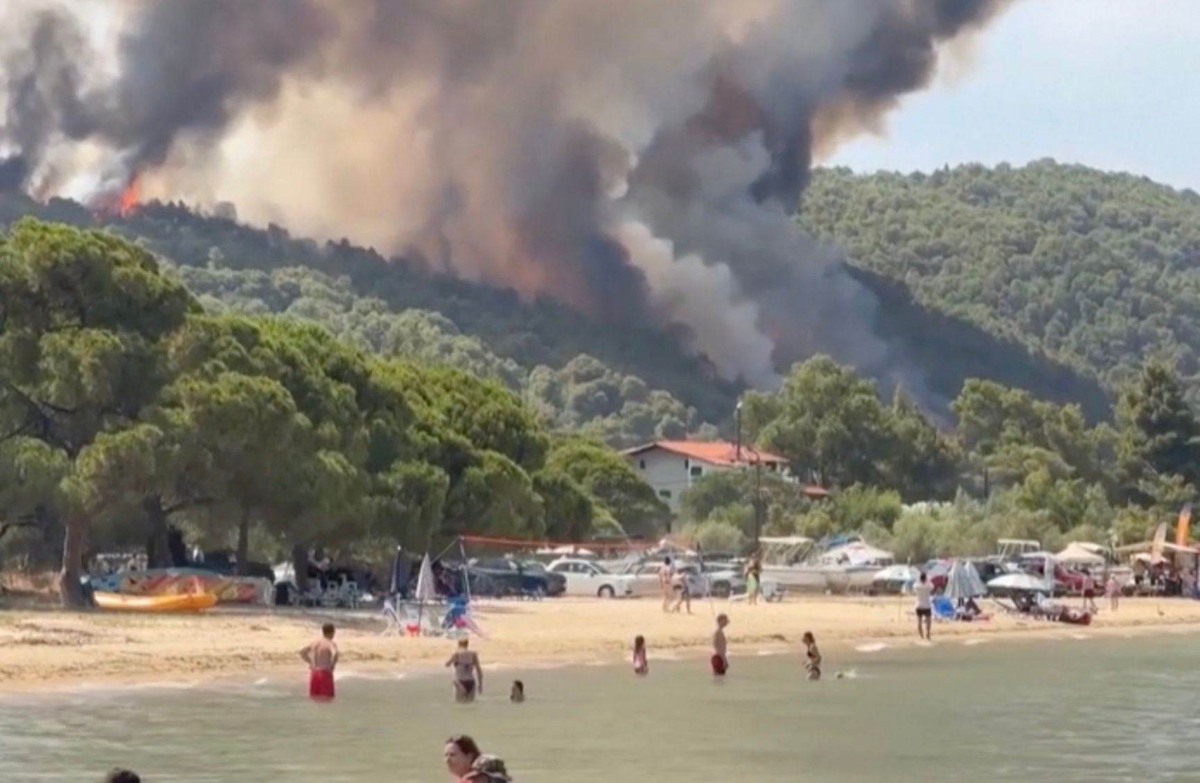 Остров Крит охватил масштабный пожар Остров Крит охватил масштабный пожар