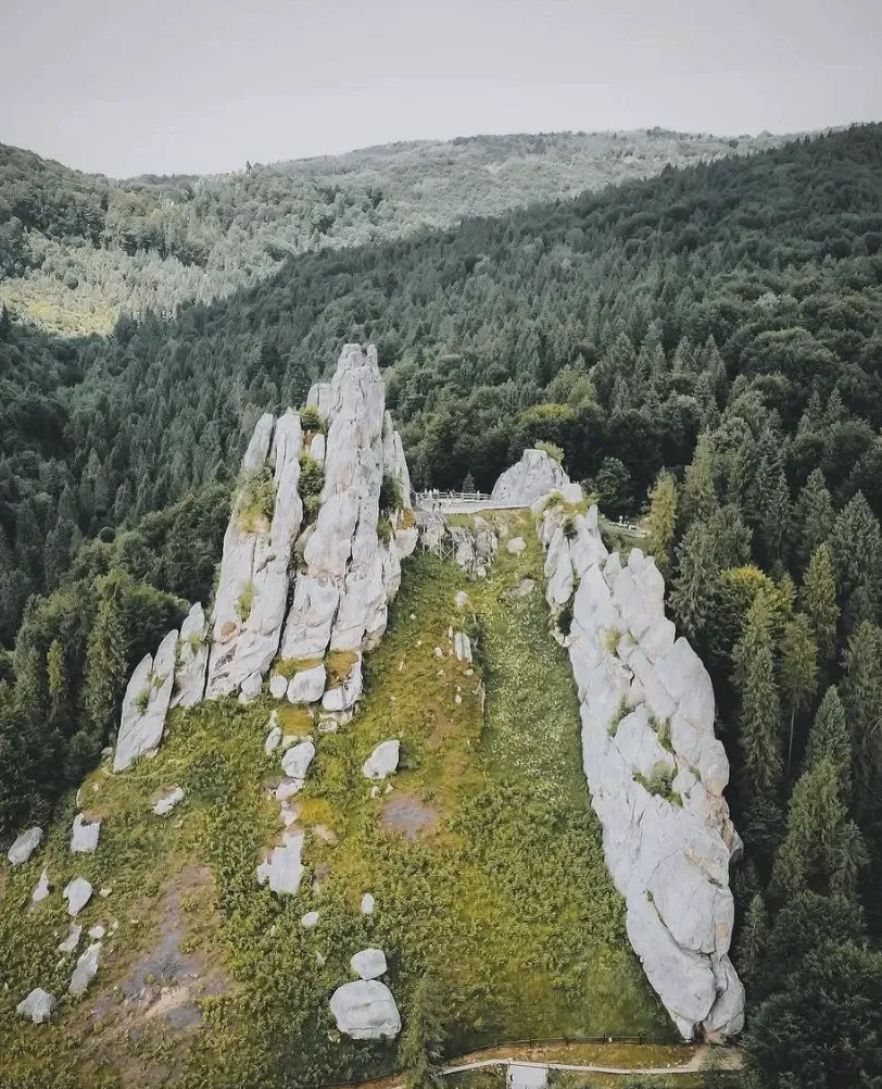 Тустань Тустань