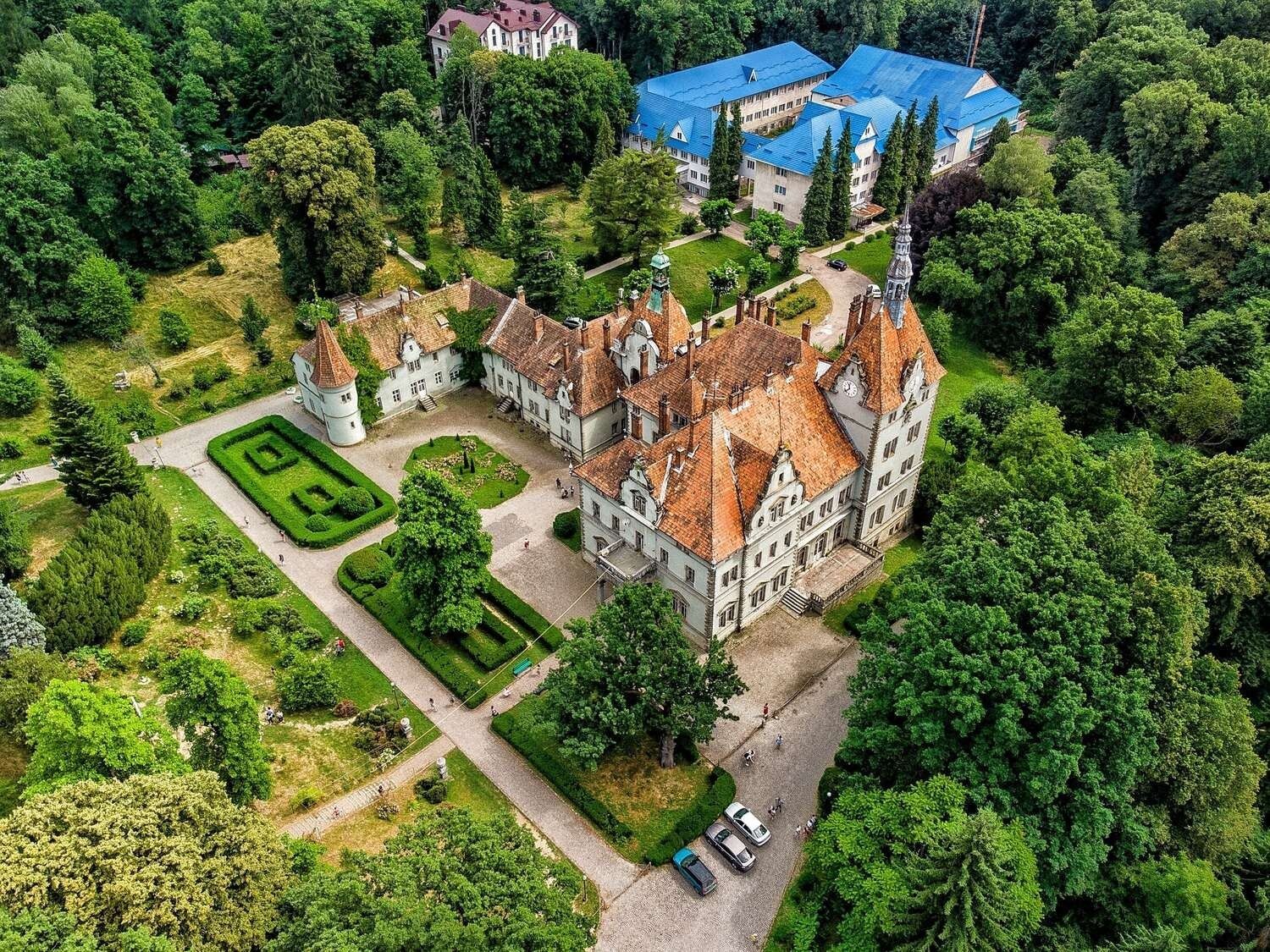 Куди піти на Закарпатті - село-курорт із санаторіями і палацом - Travel