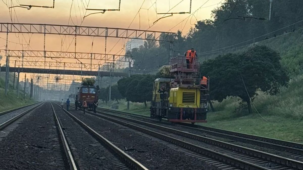Атака на Київ 4 липня - пошкоджена залізниця, є зміни в русі поїздів - Новини Києва - 24 Канал Атака на Київ 4 липня - пошкоджена залізниця, є зміни в русі поїздів - Новини Києва - 24 Канал