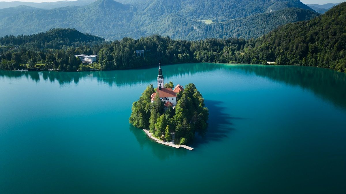 Отдых в Европе - туристка назвала страну с самой голубой водой - Travel