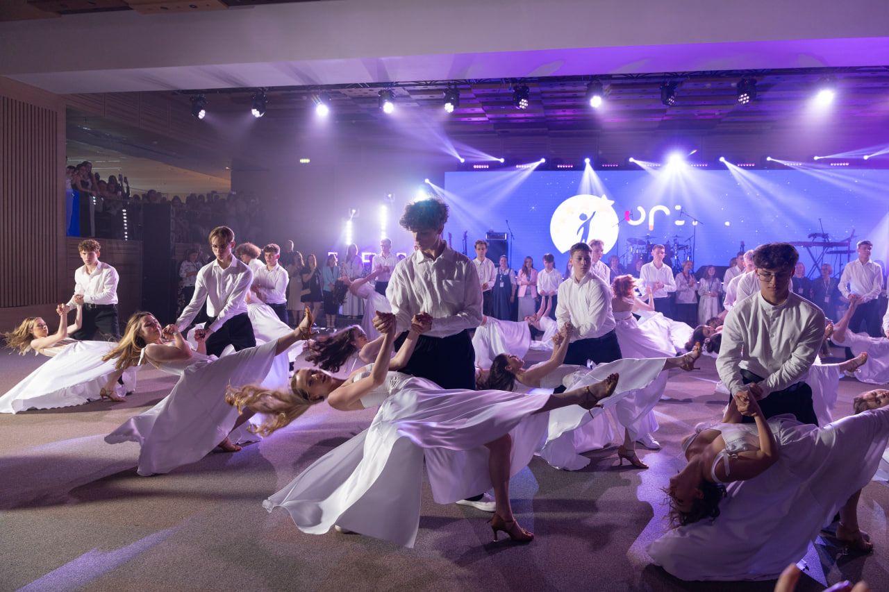 Десятий та найбільший випускний "Оптіми" Десятий та найбільший випускний "Оптіми"