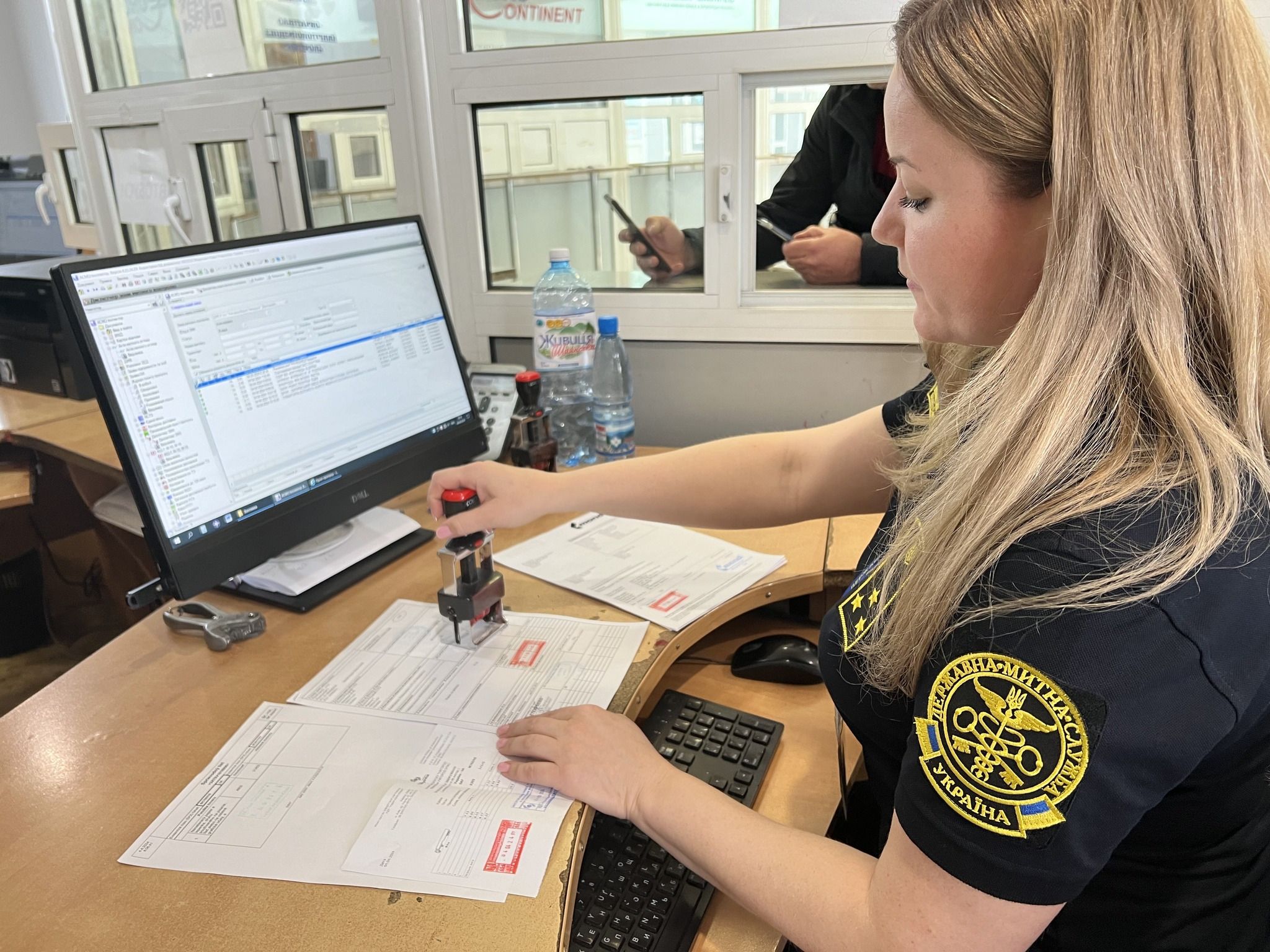 Таможенные поступления в июне выросли: больше всего заплатили за авто и топливо - Бизнес Таможенные поступления в июне выросли: больше всего заплатили за авто и топливо - Бизнес