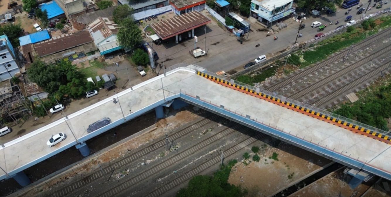 В Індії побудували міст із різким поворотом В Індії побудували міст із різким поворотом