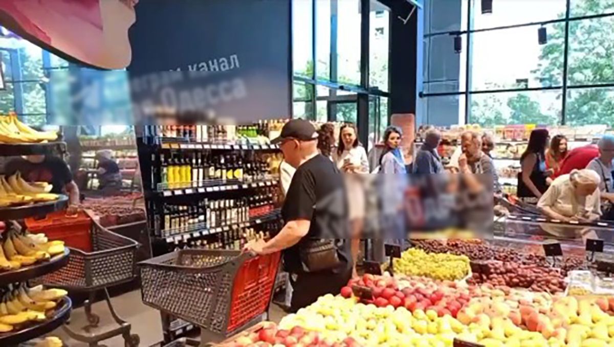 В Одесі чоловік посперечався сам із собою в супермаркеті В Одесі чоловік посперечався сам із собою в супермаркеті