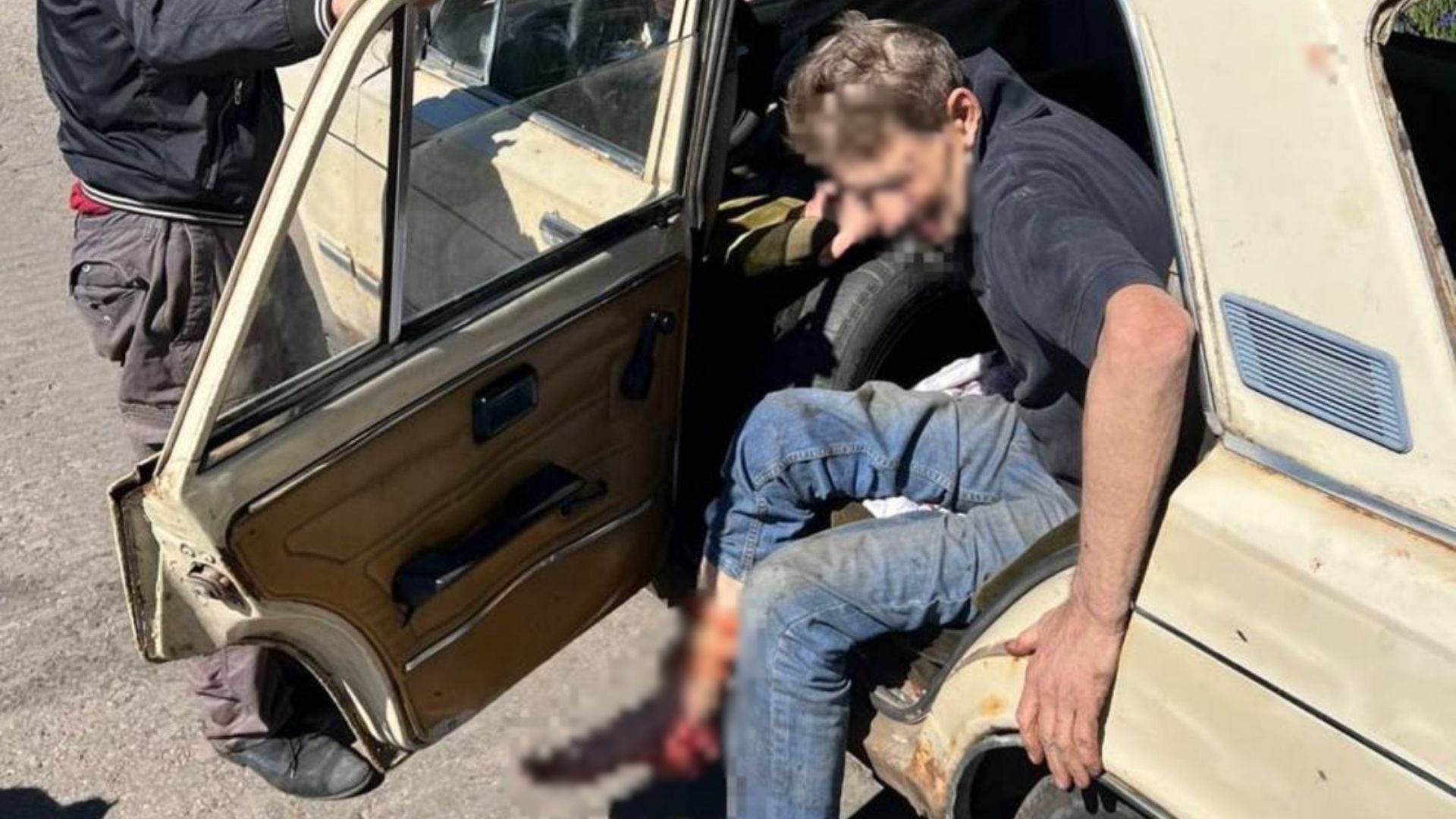 На Харьковщине гражданское авто подорвалось на мине На Харьковщине гражданское авто подорвалось на мине