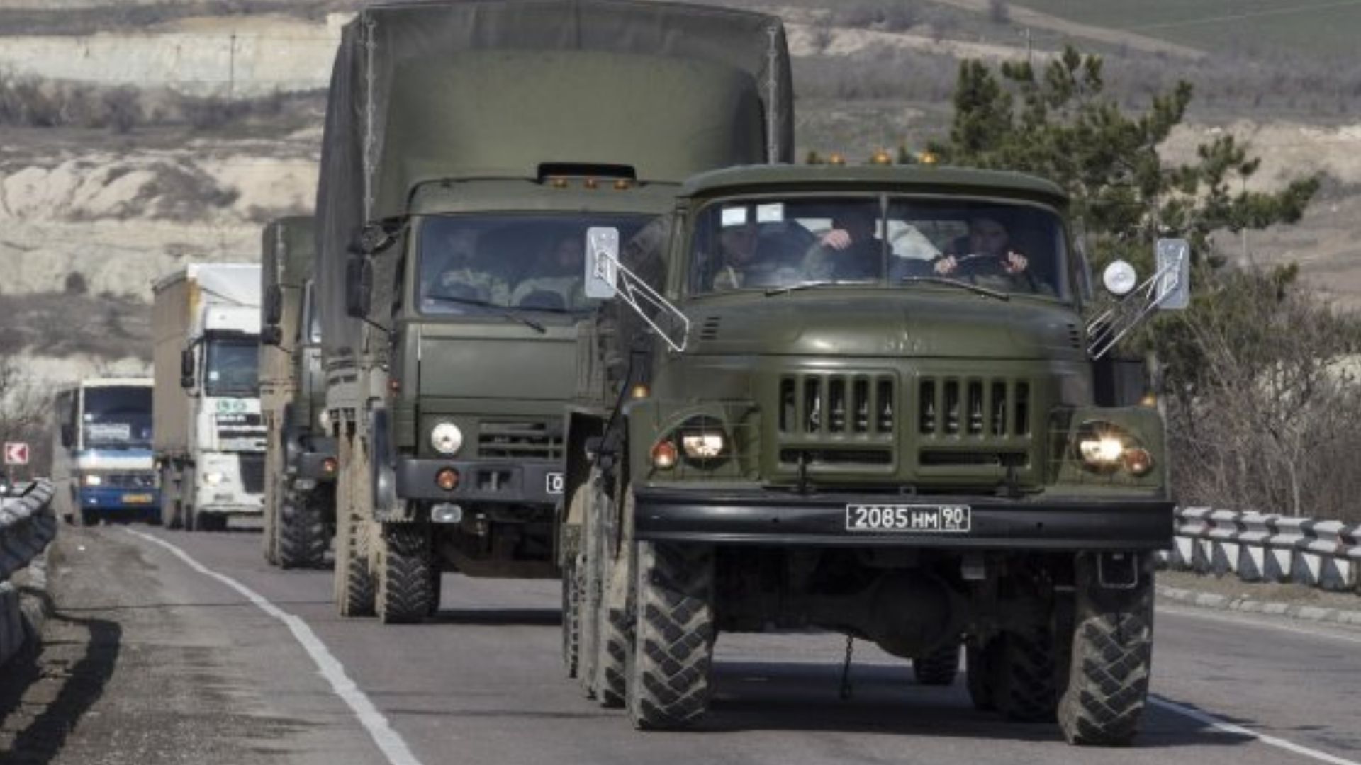 Российская колонна с военными Российская колонна с военными