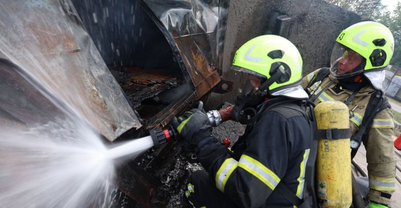 Вогнеборці ліквідували пожежу в Києві Вогнеборці ліквідували пожежу в Києві