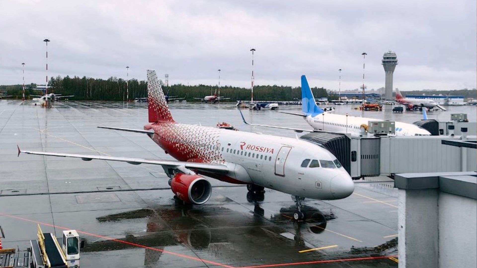 В России отменили авиарейсы из-за опасности БпЛА В России отменили авиарейсы из-за опасности БпЛА