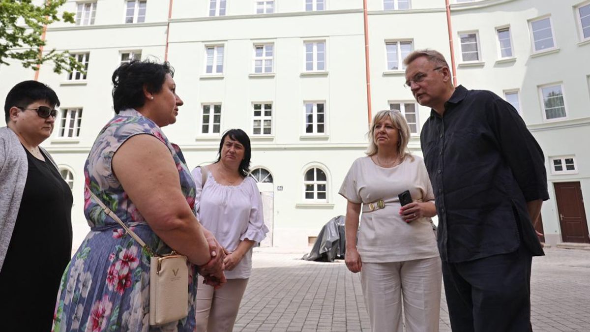Садовий у другі роковини удару по будинку у Львові зробив важливу заяву Садовий у другі роковини удару по будинку у Львові зробив важливу заяву