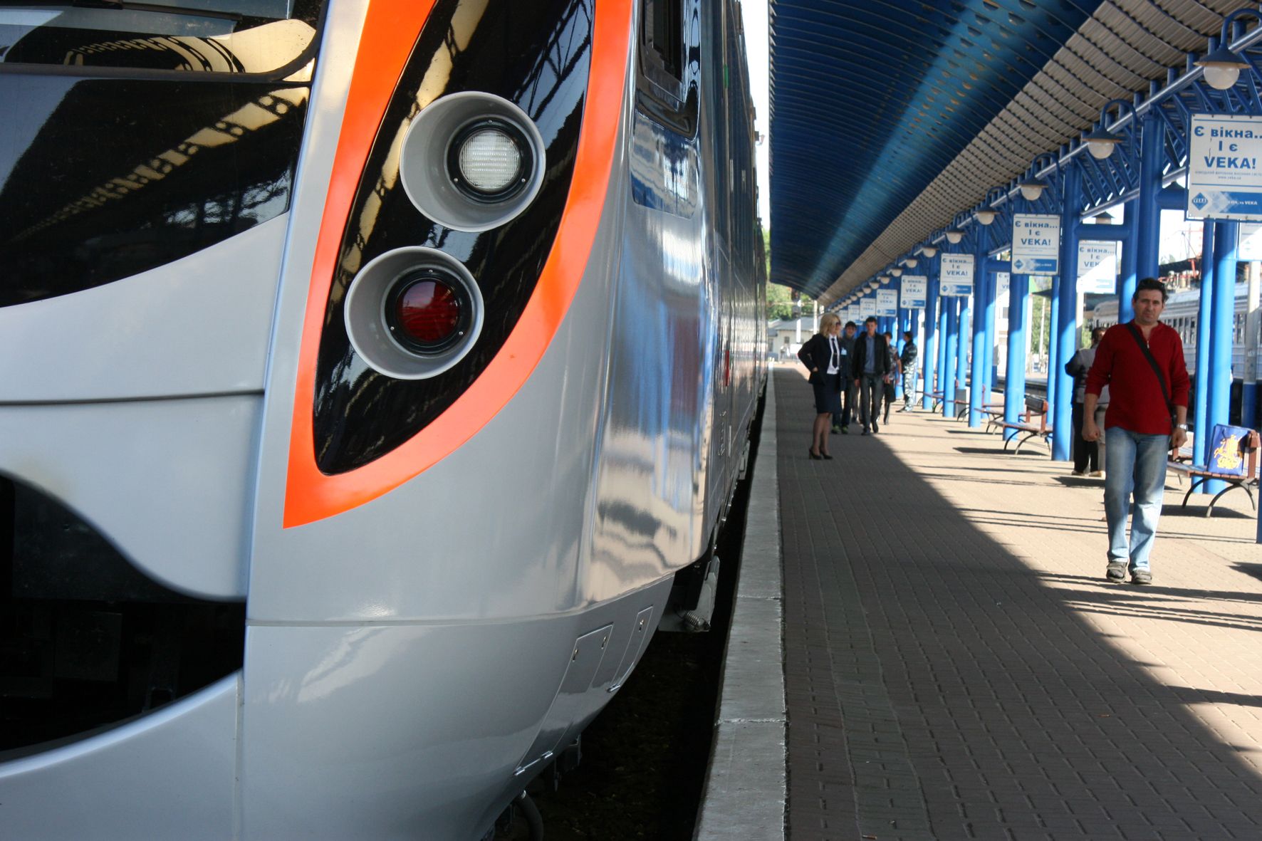 Низка поїздів курсує із затримкою Низка поїздів курсує із затримкою