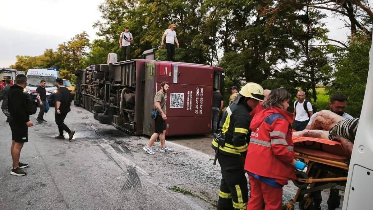 На Днепропетровщине перевернулся двухэтажный автобус в Днепропетровской области