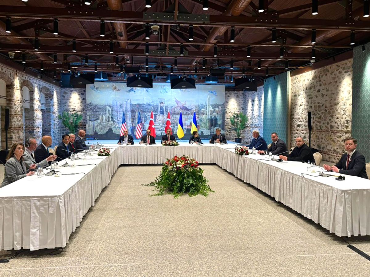 Переговоры между делегациями Украины и России в Стамбуле Переговоры между делегациями Украины и России в Стамбуле