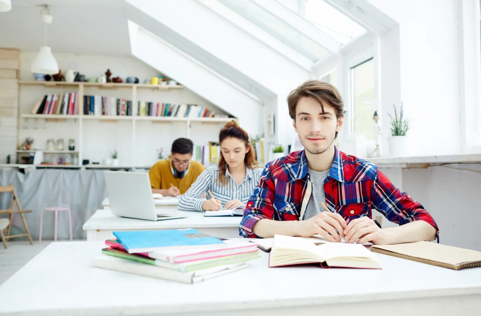 Хлопець складає НМТ Хлопець складає НМТ